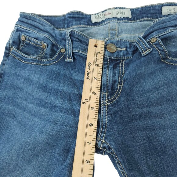 Buckle BKE Stella Jeans Stretch Size 30 Short Boot Low Rise Med Wash Distressed - Picture 10 of 13